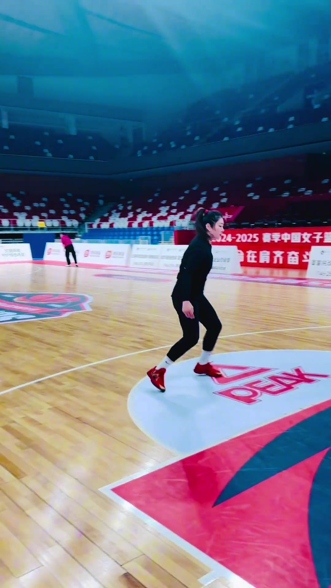 李梦晒训练视频：用快乐的心态做热爱的事 是对热爱最大的尊重